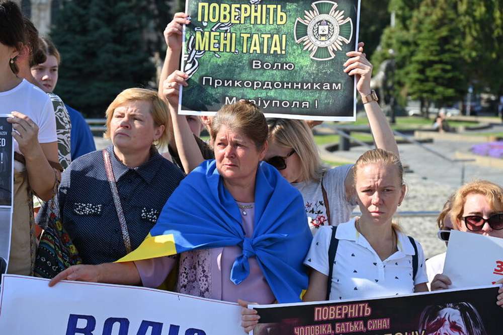 500 днів у полоні рідні полонених прикордонників Маріуполя вийшли на мітинг у Києві 4