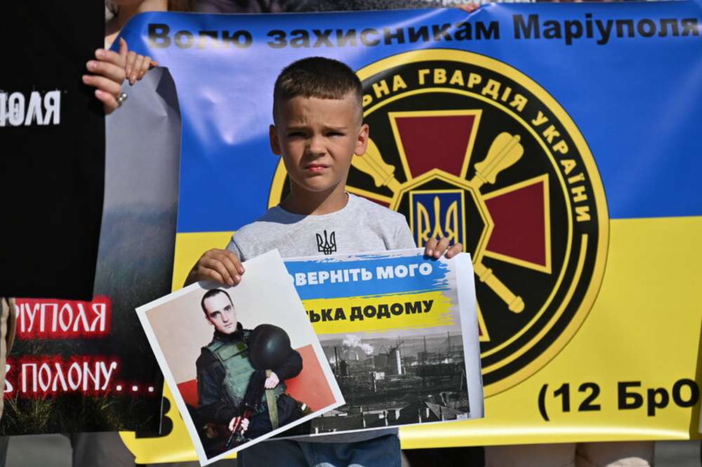 500 днів у полоні рідні полонених прикордонників Маріуполя вийшли на мітинг у Києві 9