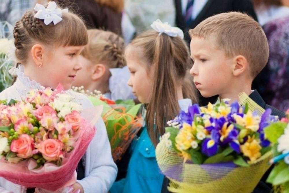 Квіти на 1 вересня – чим вчителі просять замінити букети і яка причина
