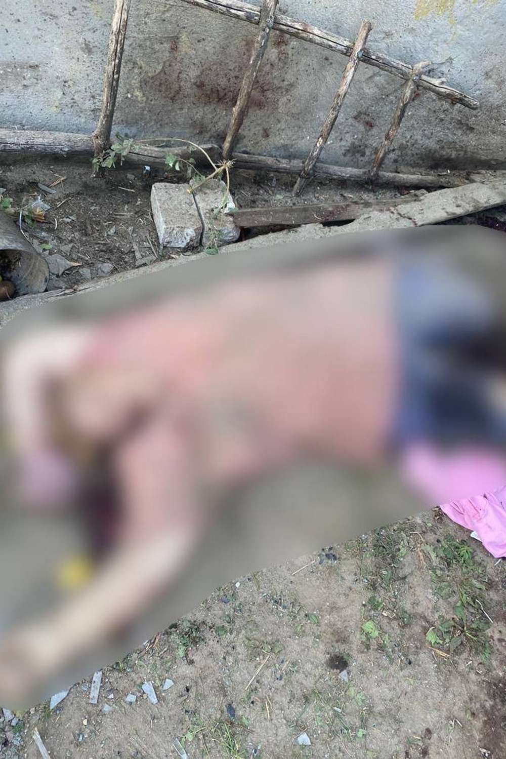 Окупанти вдарили селу на Херсонщині загинула жінка, чоловік дістав поранення