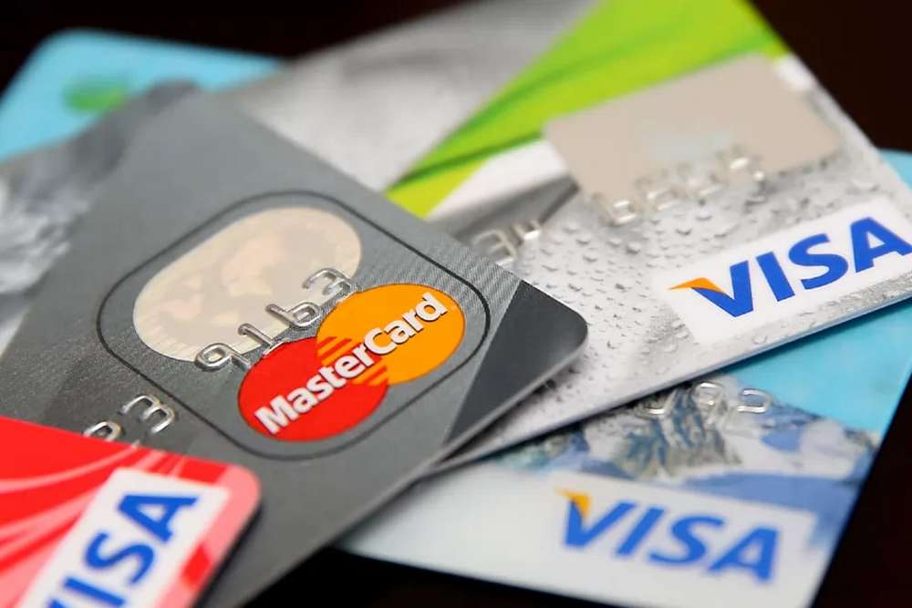 ПриватБанк ухвалив важливе рішення щодо перевипуску карток