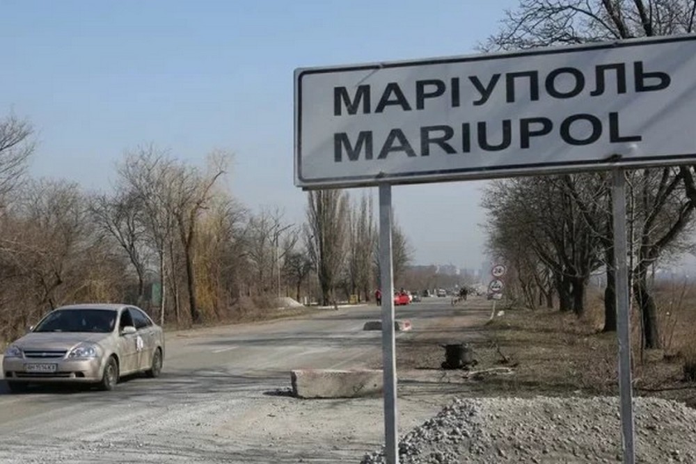 РФ планує завезти до окупованого Маріуполя близько 300 тисяч росіян