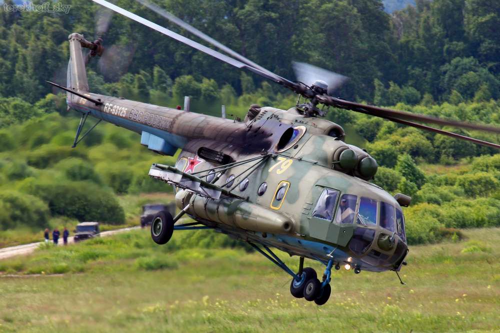 Російський гелікоптер Мі-8 з екіпажем здався у полон, приземлившись на аеродром у Полтаві – Бутусов