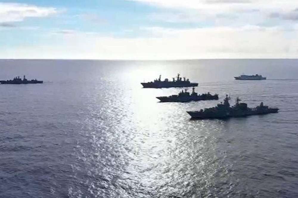 У Москві заявили про атаку морських дронів на два російські військові кораблі в Чорному морі
