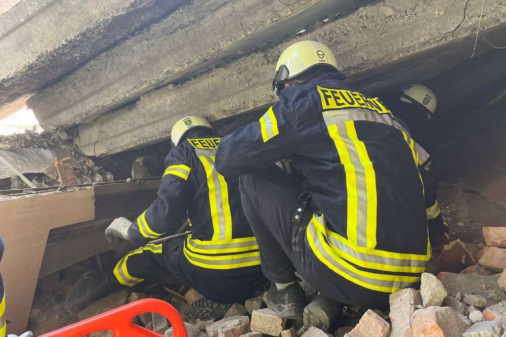 У Ромнах на Сумщині ворожий дрон знищив школу. Загинули двоє освітян 2