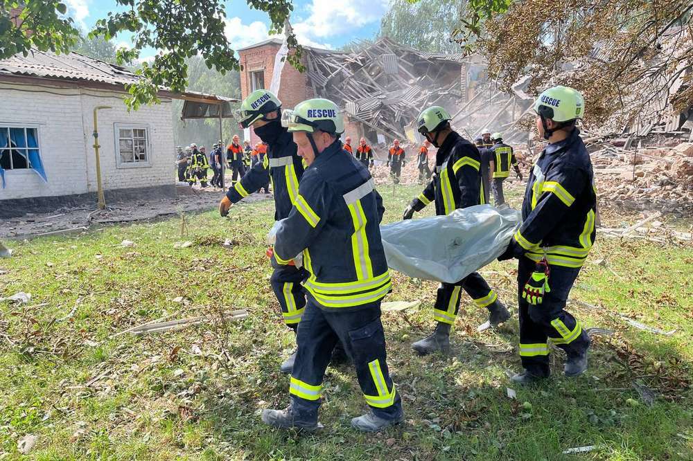 У Ромнах на Сумщині ворожий дрон знищив школу. Загинули двоє освітян