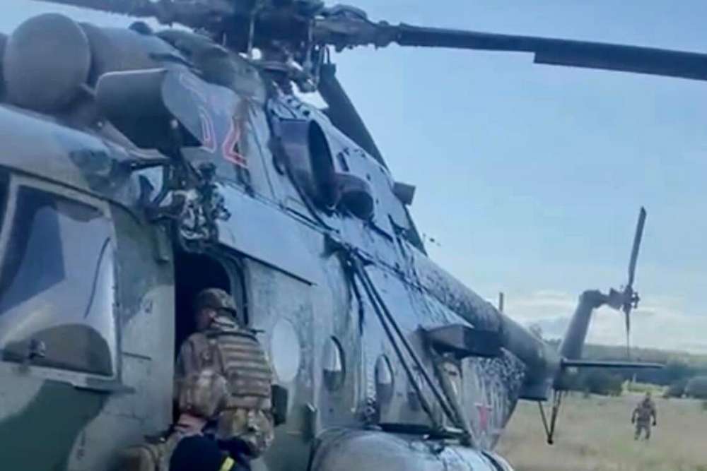 опубліковано фото російського гелікоптера Мі 8, який здався у полон