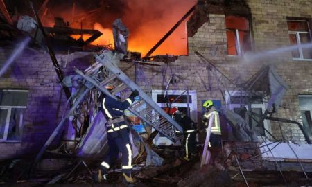Нічна атака на Харків 1 серпня: виникла пожежа, зруйновано будівлі, є поранений (фото)