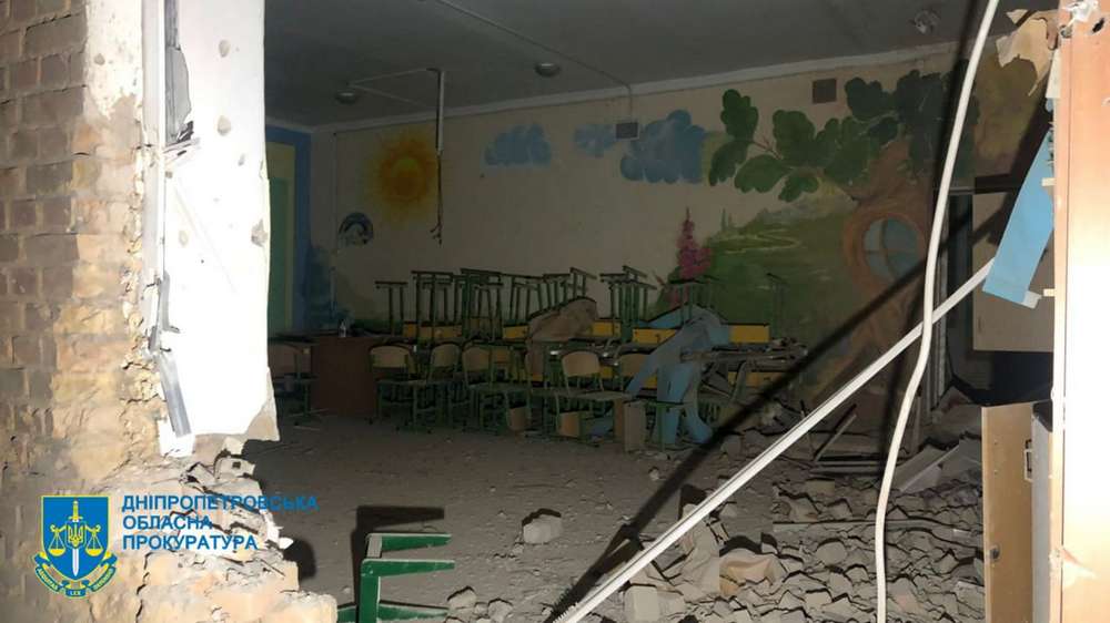 Напередодні навчального року окупанти понівечили дві школи на Дніпропетровщині (фото, відео)