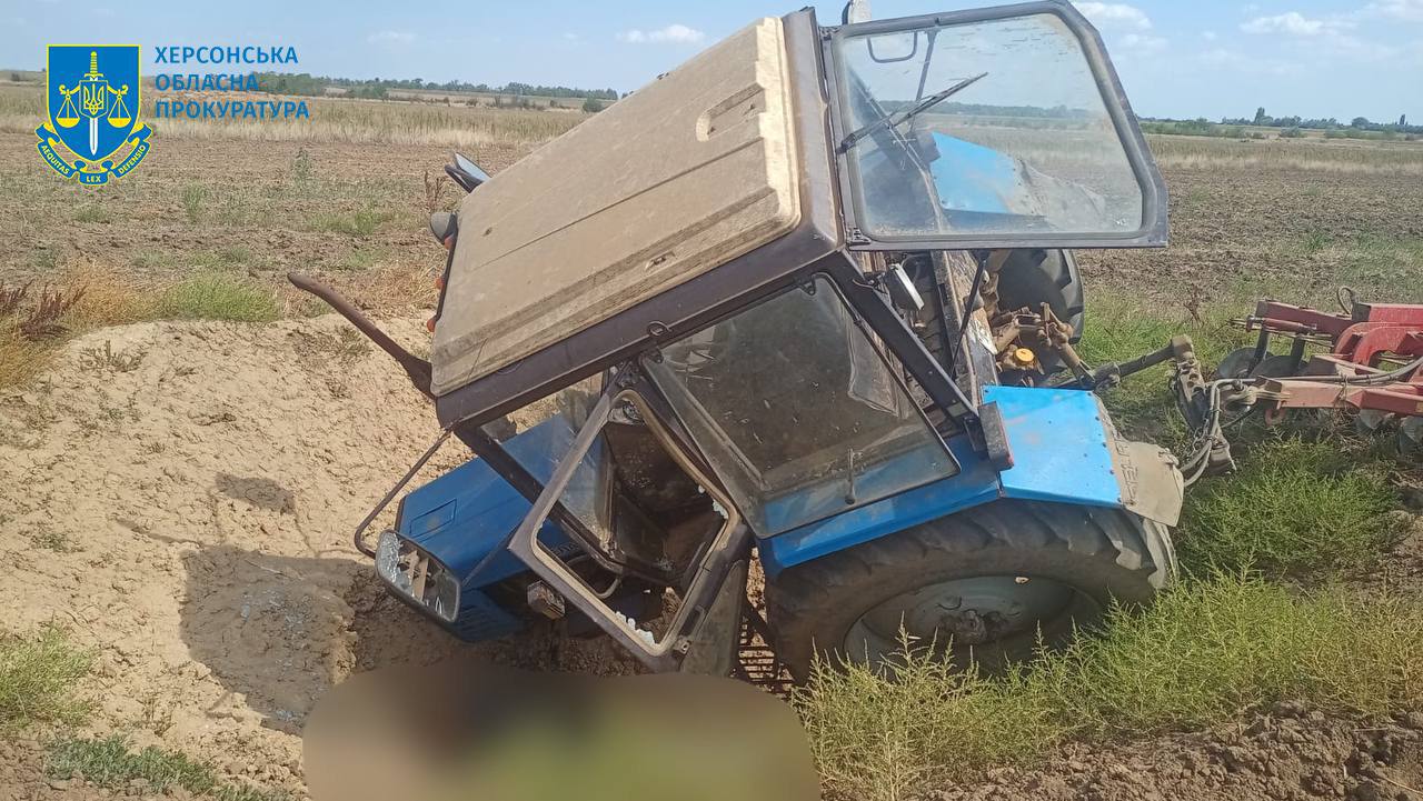 Ціна хліба… На Херсонщині окупанти обстріляли трактор і вбили тракториста