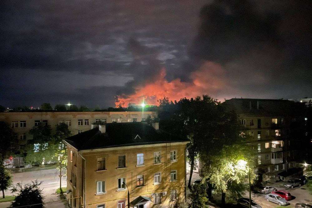 В ніч на 30 серпня палала Росія: наслідки наймасштабнішої атаки БПЛА (фото, відео)