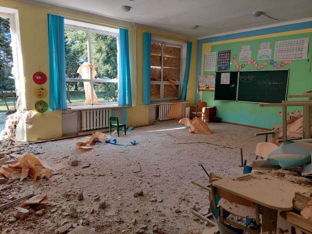 Напередодні навчального року окупанти понівечили дві школи на Дніпропетровщині (фото, відео)