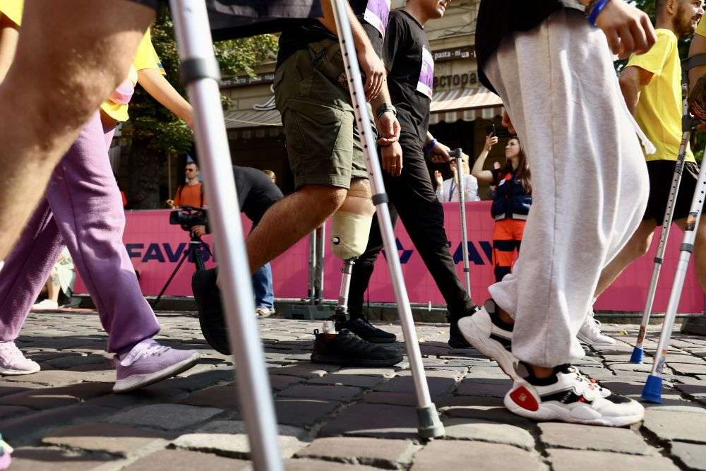 12 річна дівчинка з Краматорська, яка втратила ноги, пробігла марафон у Львові 5