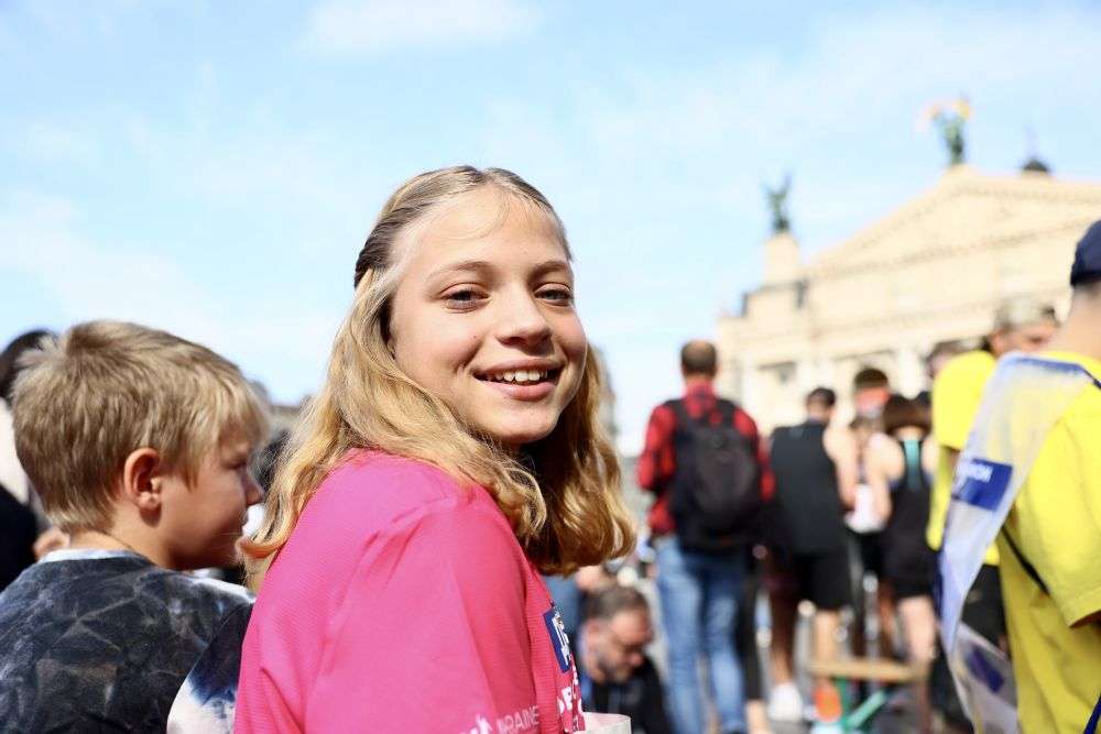 12 річна дівчинка з Краматорська, яка втратила ноги, пробігла марафон у Львові 6