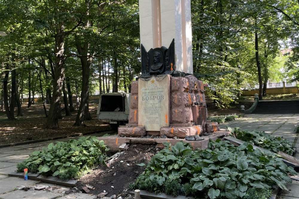 У Чернівцях «братська могила» радянських солдат виявилася порожньою (фото)