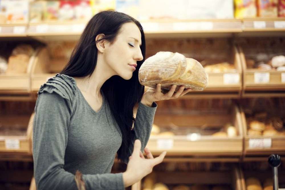 Які продукти не можна їсти щодня – білий хліб
