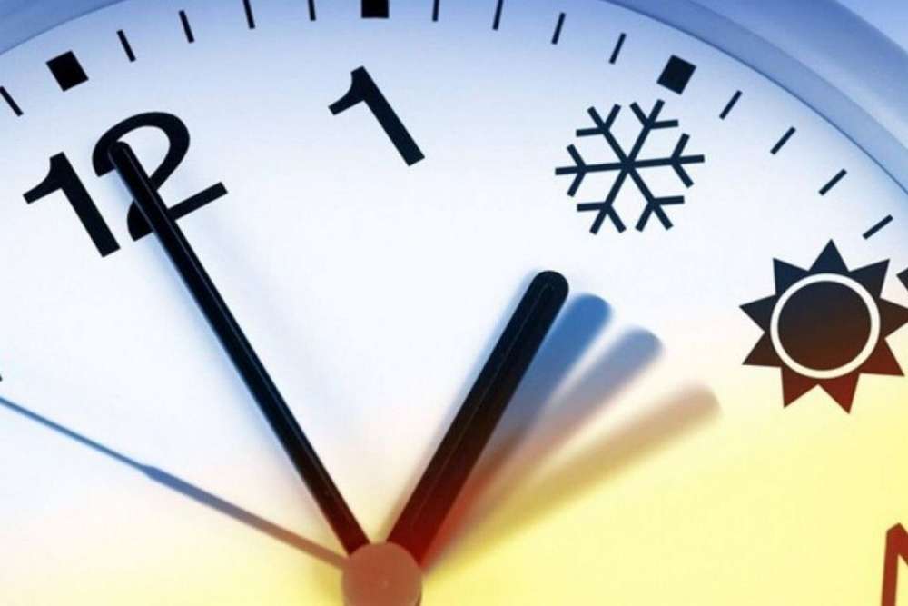 Коли переводити годинники на зимовий час у 2023 році – в який бік крутити стрілки