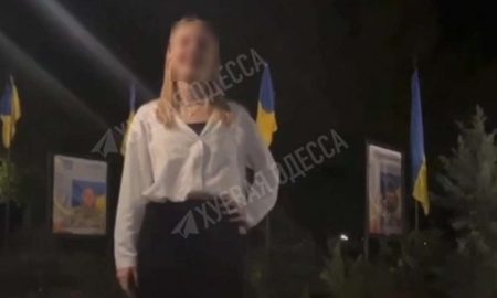 Нетверезі підлітки розважалися на Алеї Слави загиблим героям на Одещині – поліція відкрила справу