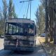 Окупанти обстріляли тролейбус у Херсоні – загинув поліцейський, є поранені (фото, відео)1