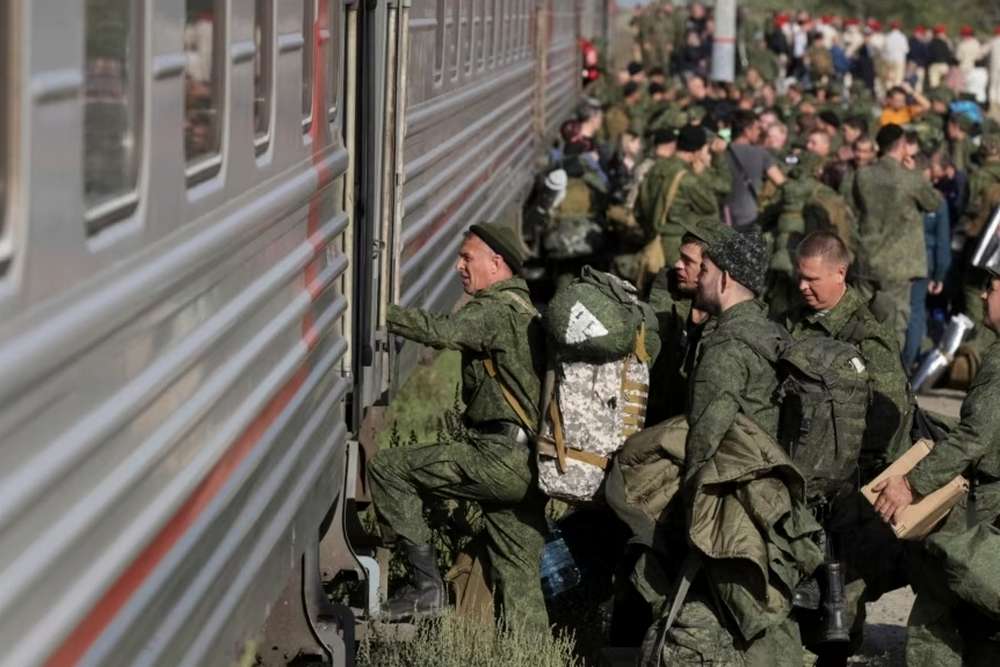 Росія перекинула в Україну новостворену армію раніше ніж планувала — британська розвідка