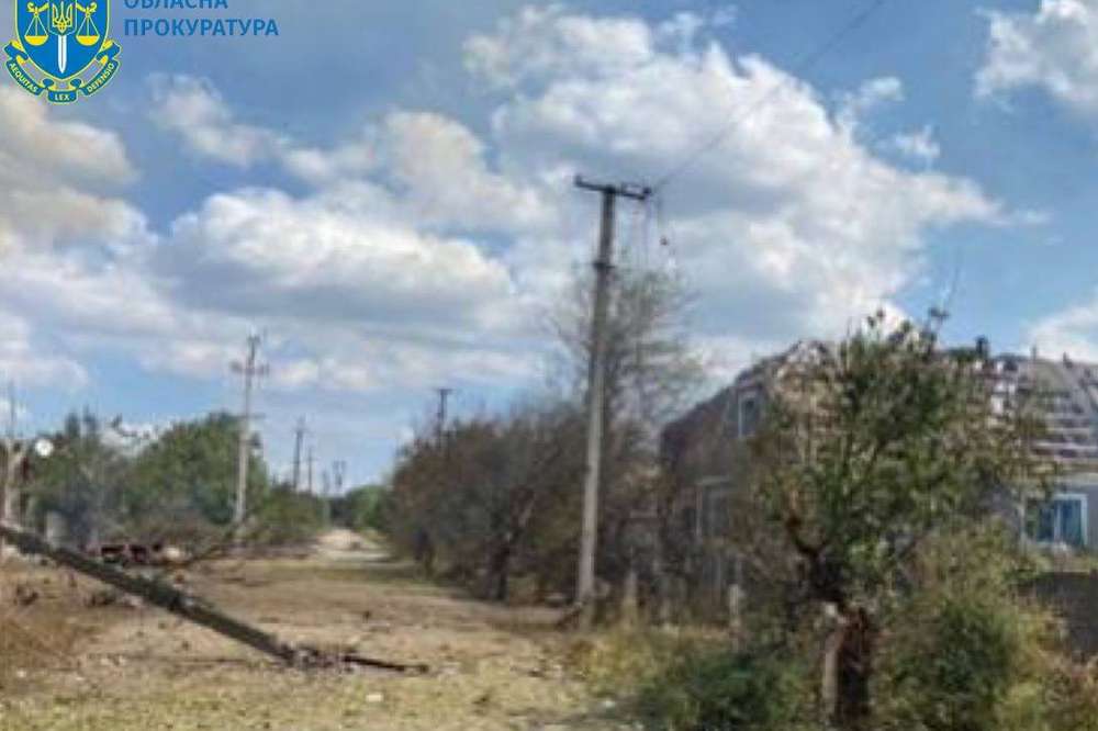 Росія вдарила з авіації по селу на Херсонщині. Є загиблий та постраждалі1
