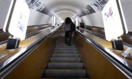 У Києві чоловік отримав штраф за те, що погладив незнайому жінку в метро