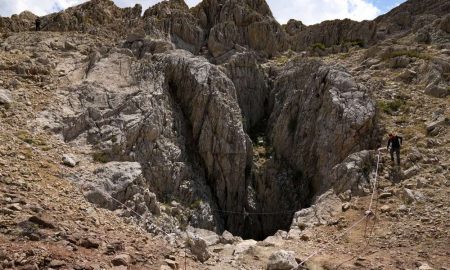 У Туреччині з печери рятують хворого дослідника, який застряг на глибині понад 1000 метрів