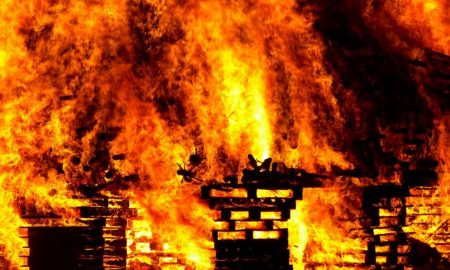 Вночі окупанти атакували Львів «Шахедами» виникла пожежа, є поранені