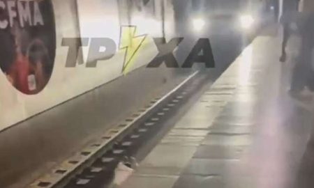 У Харкові молодик стрибнув під потяг у метро у всіх на очах (відео)