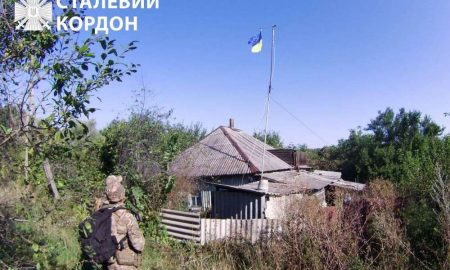 Бійці ЗСУ підняли український прапор у «сірій зоні» на Харківщині (відео)