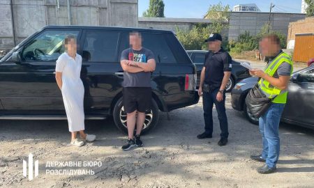 Подружжя з Києва продавало військовим безоплатно отримані «автомобілі для ЗСУ»