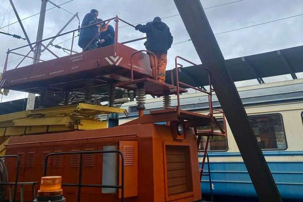 Через негоду в Україні 28 жовтня затримуються потяги: де відстежувати рух