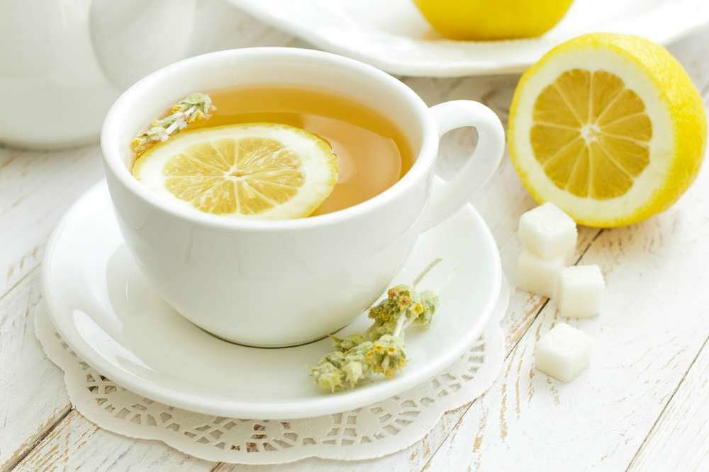 Чому не можна додавати лимон у гарячий чай – помилка, яка шкодить здоров'ю