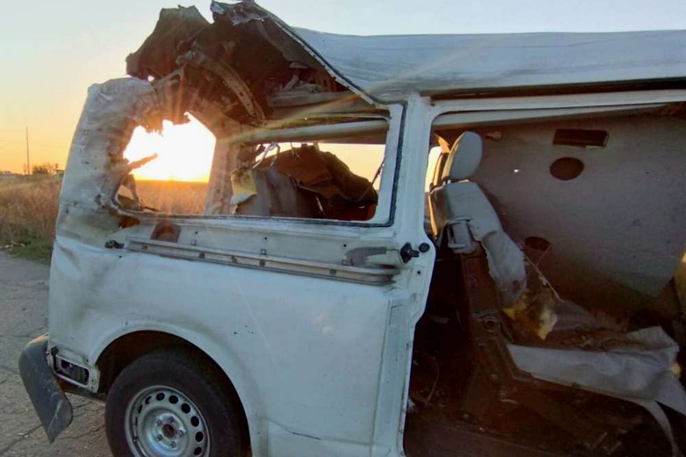Окупанти вдарили FPV дроном в евакуаційний автобус на Херсонщині2