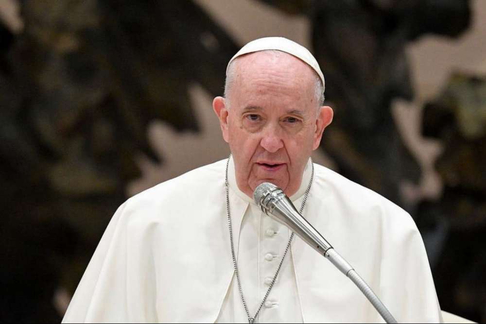 Папа Римський припускає, що церква може благословляти одностатеві пари1