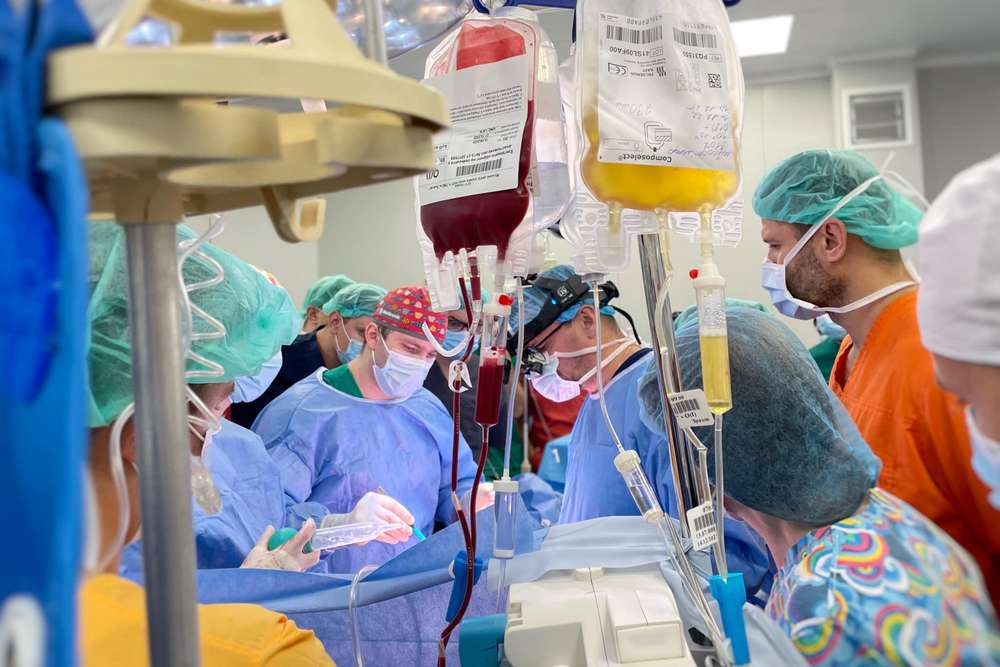 В Україні вперше провели спліт трансплантацію печінки. 15 річний хлопчик посмертно став донором4