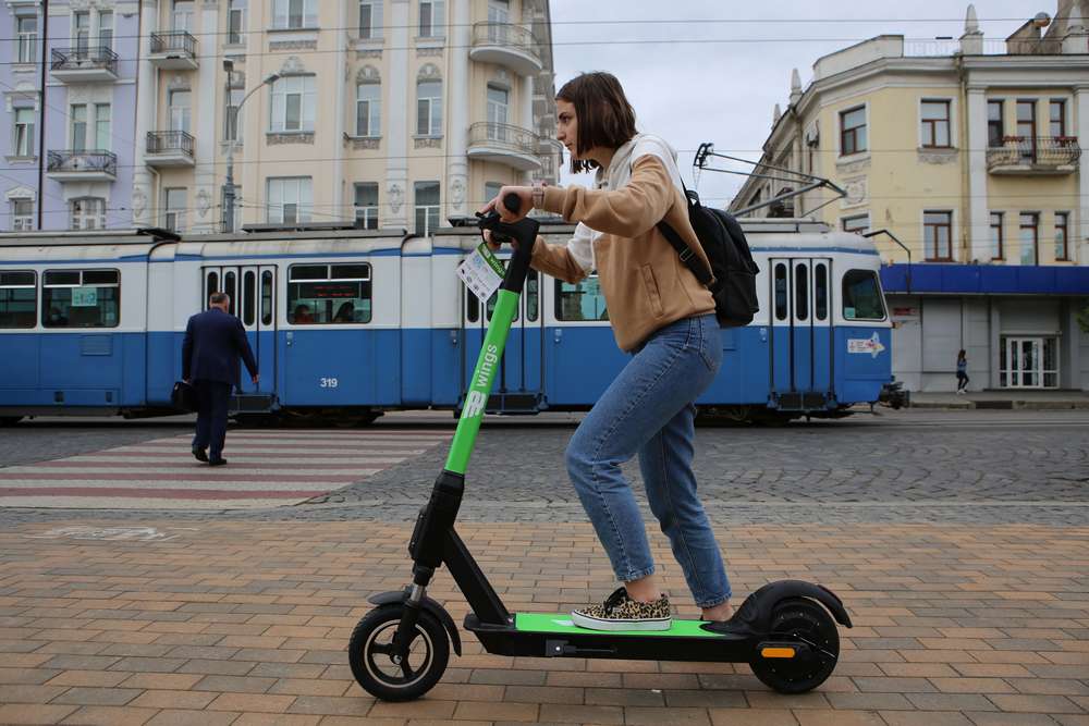 В Україні змінилися правила користування електросамокатами – що варто знати про зміни