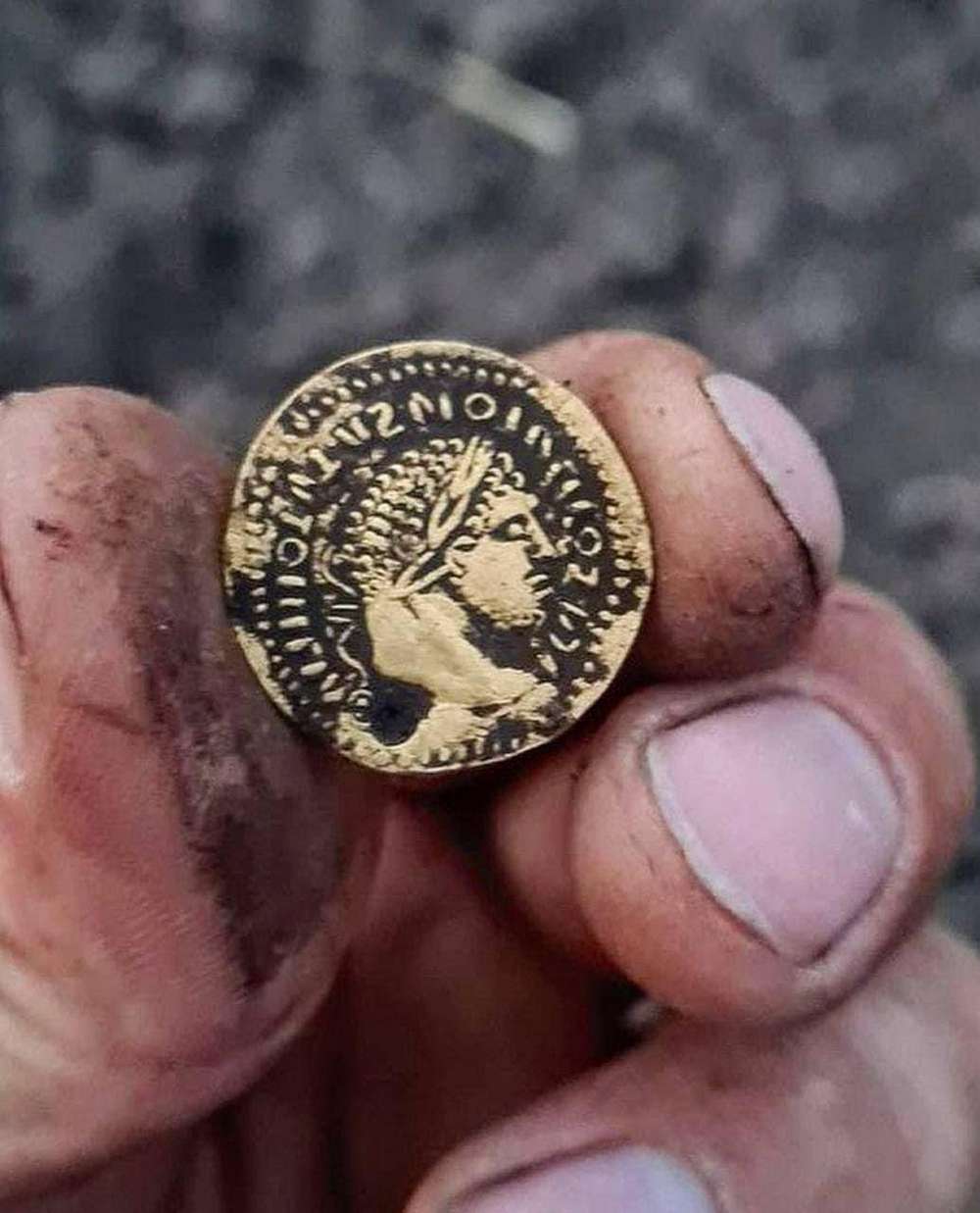 Варварське наслідування на римську золоту монету