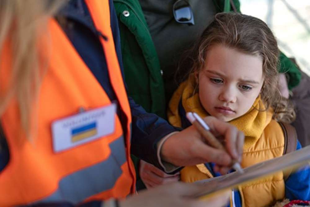 З 23 населених пунктів Херсонської області примусово евакуюють дітей: список