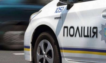 Мешканка Миколаєва поцупила сумку з грошима у поліцейського з патрульного авто – як її покарали