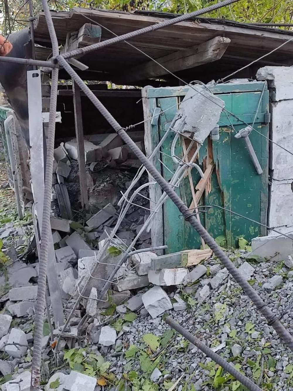На Донеччини поранено 5 мирних мешканців, понівечено 33 будинки і амбулаторію