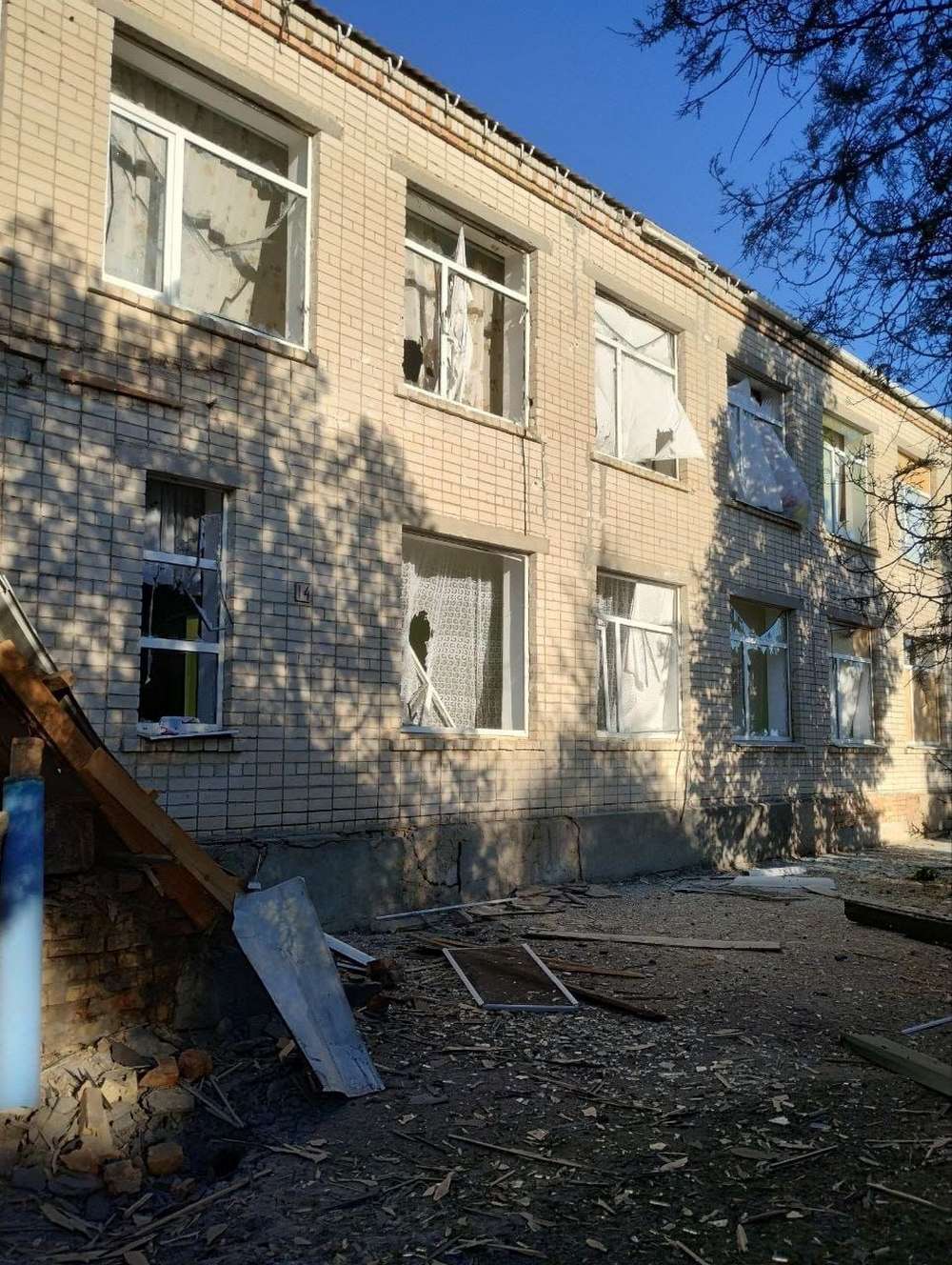 Жахлива ніч у Чорнобаївці і Білозерці: обстріляно дитсадок і будинки, є загиблий і поранені