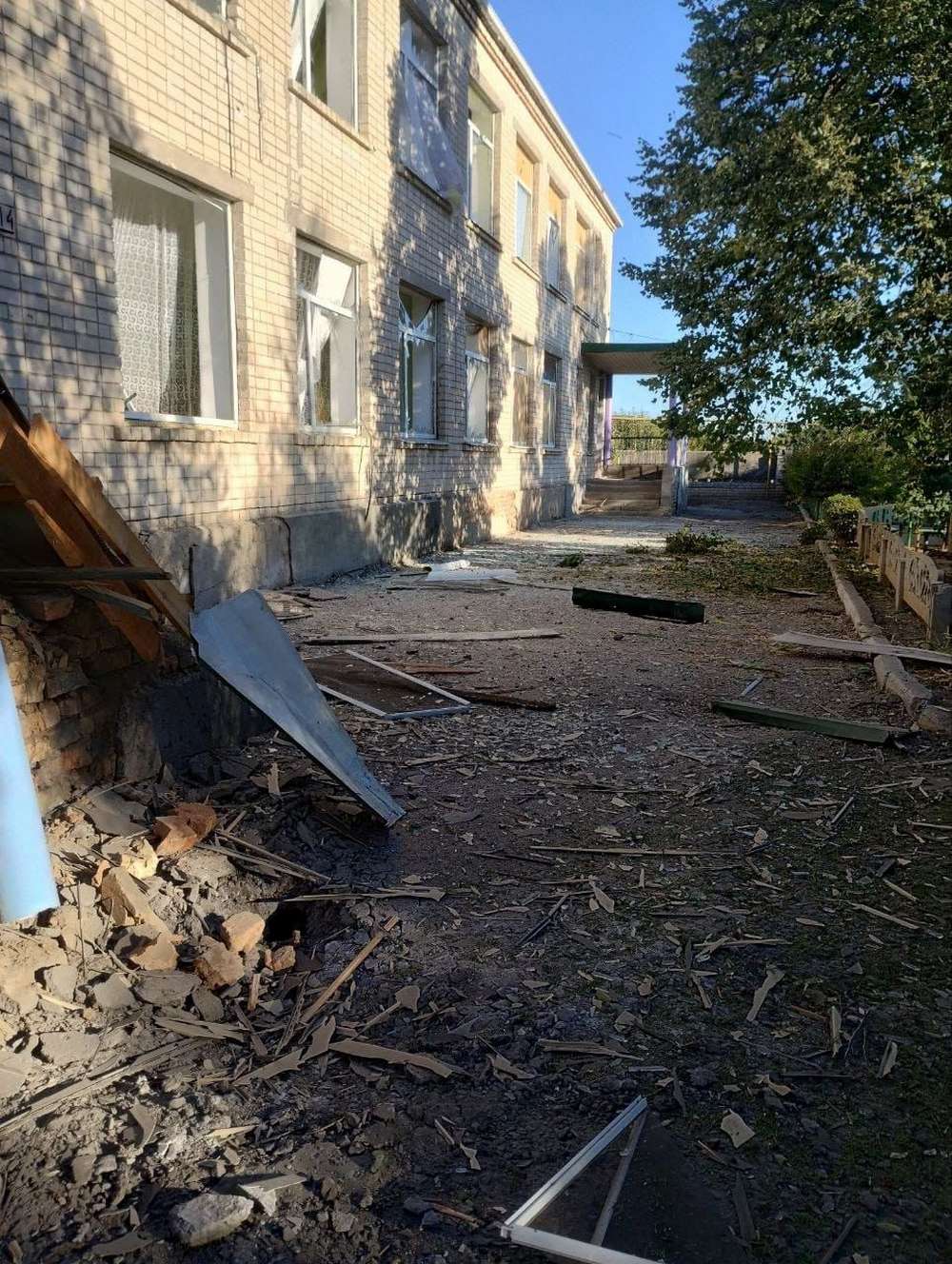 Жахлива ніч у Чорнобаївці і Білозерці: обстріляно дитсадок і будинки, є загиблий і поранені