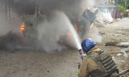 Окупанти підло обстріляли рятувальників у Нікополі під час усування наслідків попередньої атаки: двоє поранених