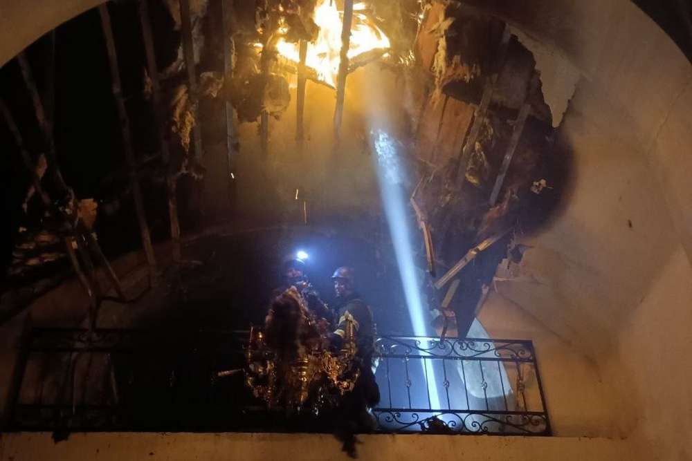 Під Краматорськом внаслідок ворожих обстрілів загорівся храм (фото)