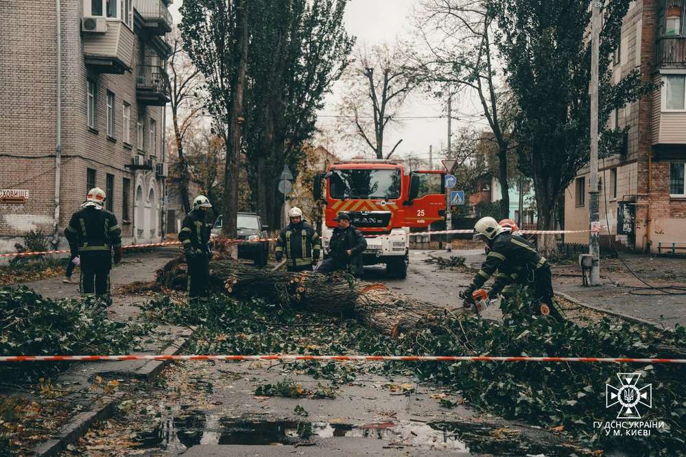 Негода в Україні сьогодні вбила 3 людей, і ще 10 травмовано – ліквідація наслідків триває