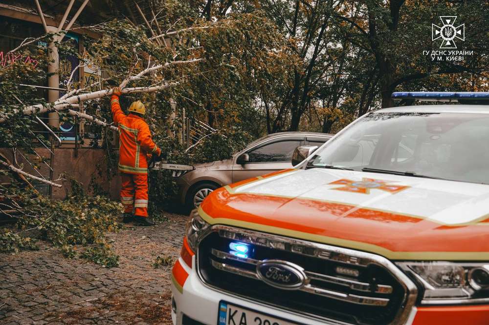 Негода в Україні сьогодні вбила 3 людей, і ще 10 травмовано – ліквідація наслідків триває