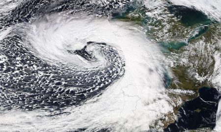 На вихідних українців чекають «бурхливі» метеорологічні явища: до нас іде циклон Helmoe