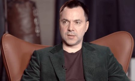Арестович розкритикував прогноз уряду