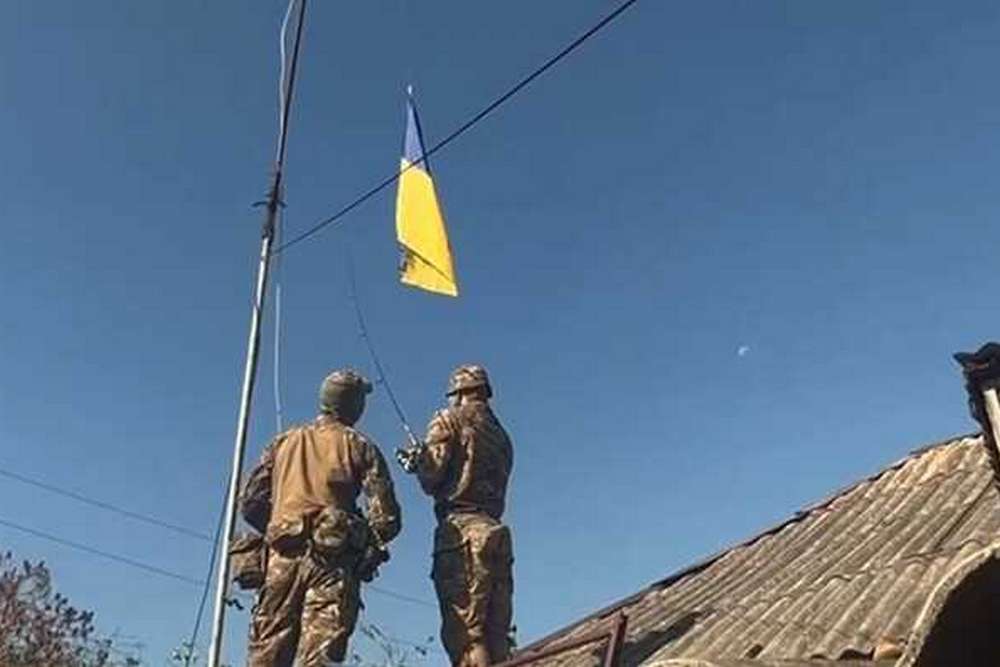 Підняття українського прапора у Тополях на Харківщині – яка там насправді ситуація